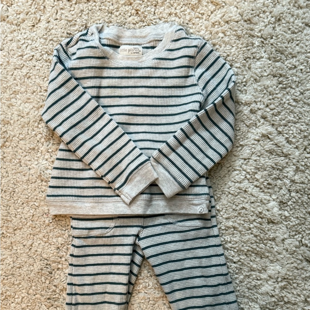 Carter's Little Planet Outfit 2T